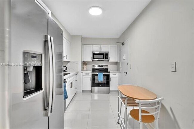 Building Photo - 9195 Collins Ave