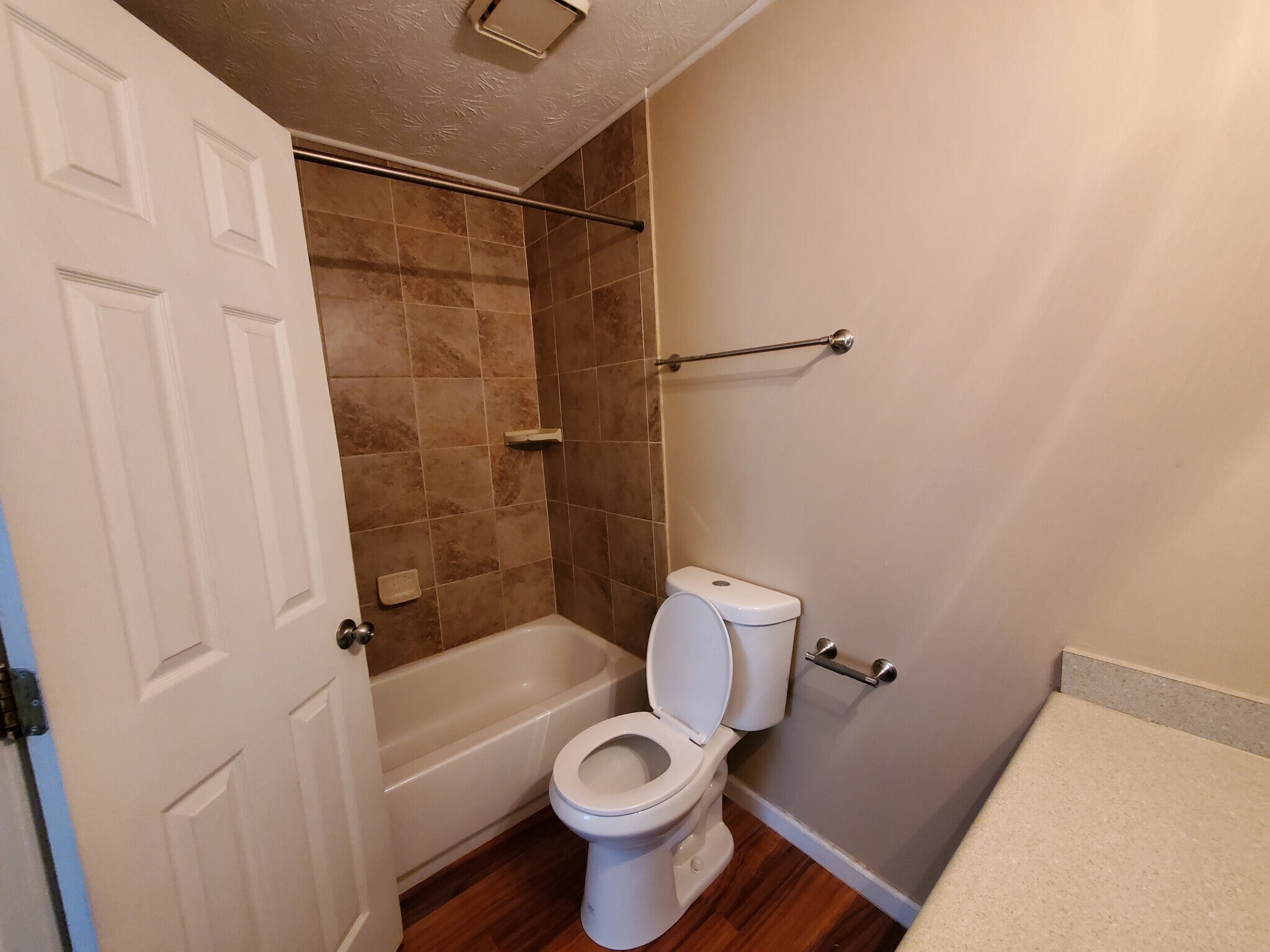 Bedroom 2 - Full Bath - 1 - 2388 Cove Rd