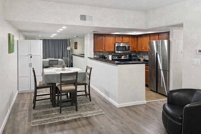 Building Photo - "Chic & Cozy 2-Bed, 2-Bath Furnished Retreat with Granite Elegance in Glendale Steps from Banner ...