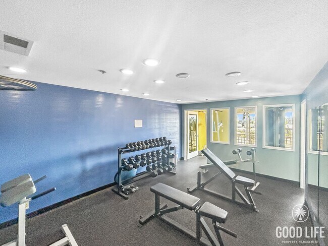Building Photo - Beautiful Studio in North Park with Walk-I...