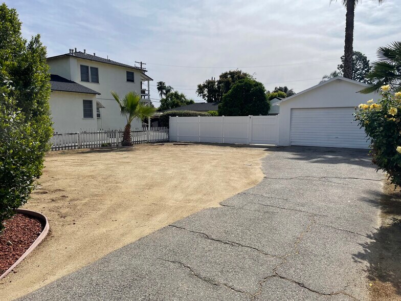 Building Photo - 340 W Alameda Ave