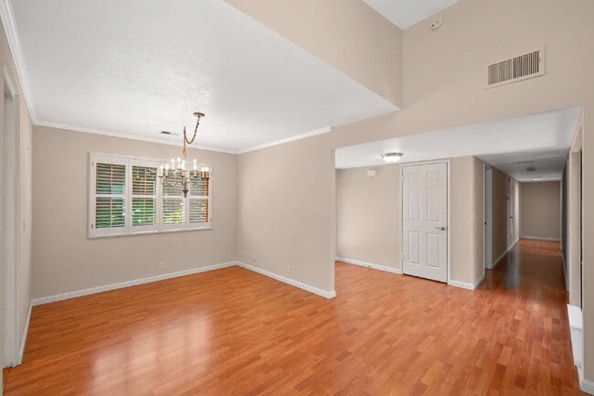 Building Photo - 44771 Garden Ct