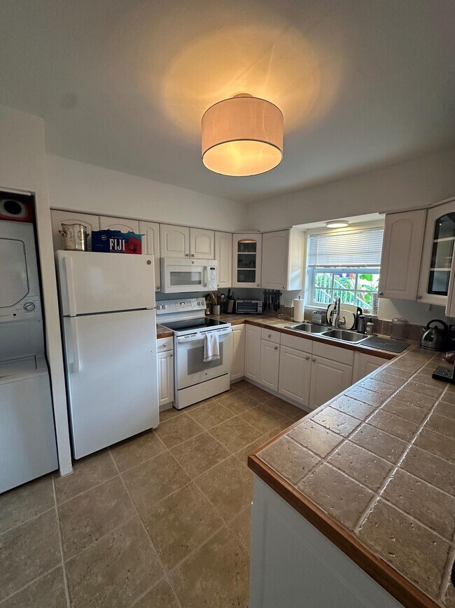 Building Photo - 234 Oleander Ave