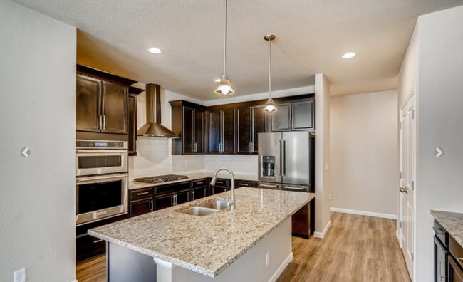Building Photo - LOVELY 4-BEDROOM TOWNHOUSE IN WALKABLE SW LONGMONT NEIGHBORHOOD