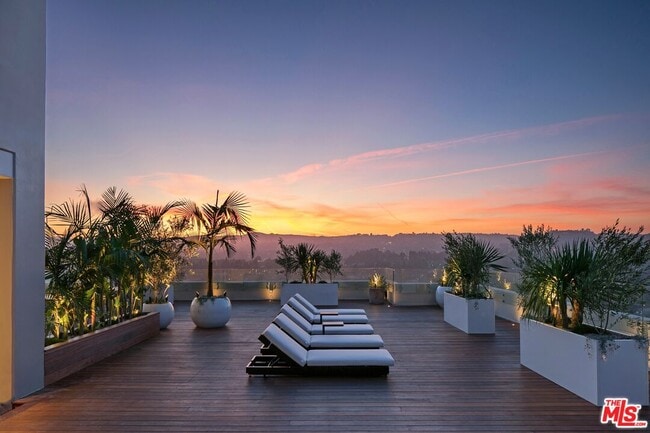 Building Photo - 10445 Wilshire Blvd