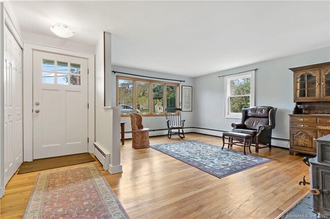 Building Photo - 4 Woodvale Rd Ext