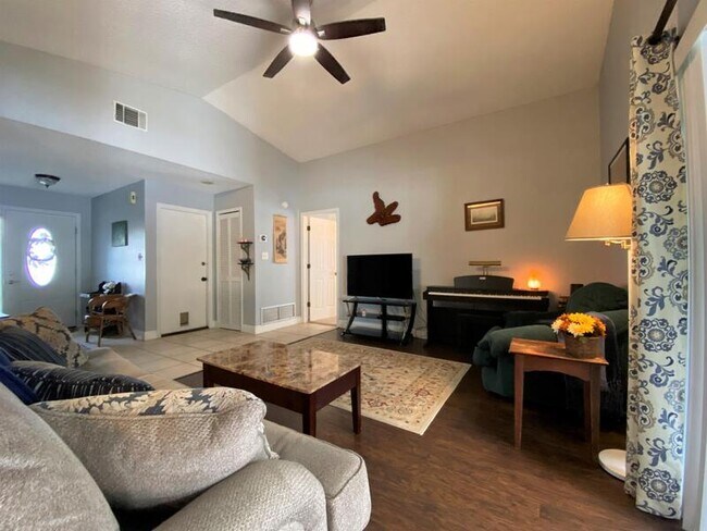 Building Photo - 488 Wild Fox Dr
