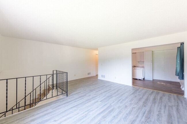 Building Photo - 6124 73rd Ave N