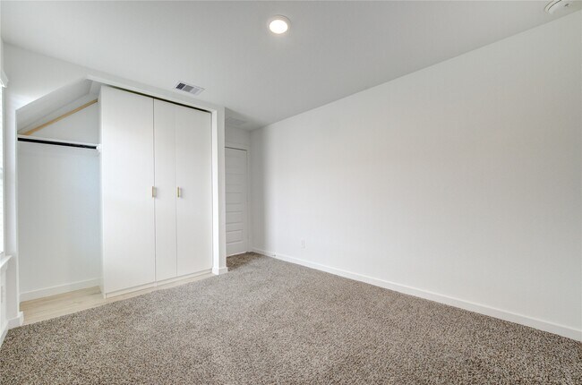 Building Photo - 29910 Ousel Falls Ln