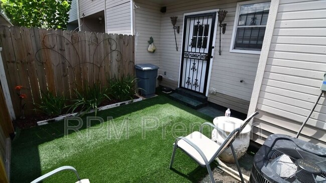 Building Photo - 1795 Boulevard De Province Blvd