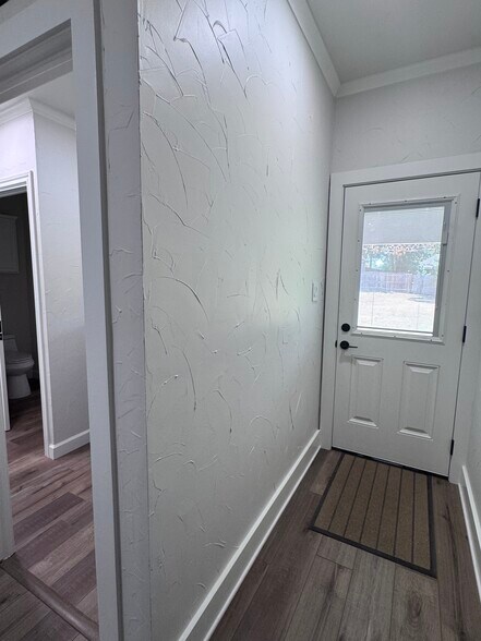 Building Photo - 108 Henry Ln