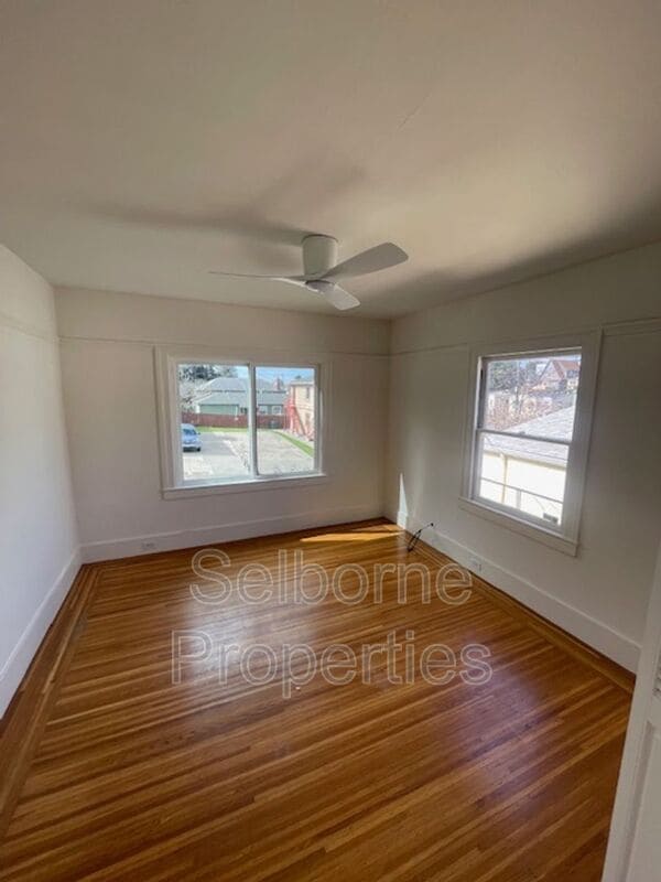 Building Photo - 1424 E 20th St