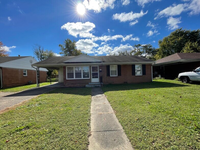 Primary Photo - 710 Tamarack Rd