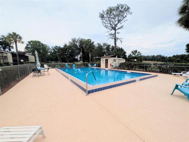Building Photo - 743 Midway Dr