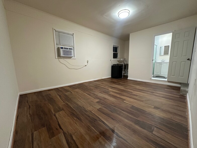 Building Photo - 8xxx Barrett Rd