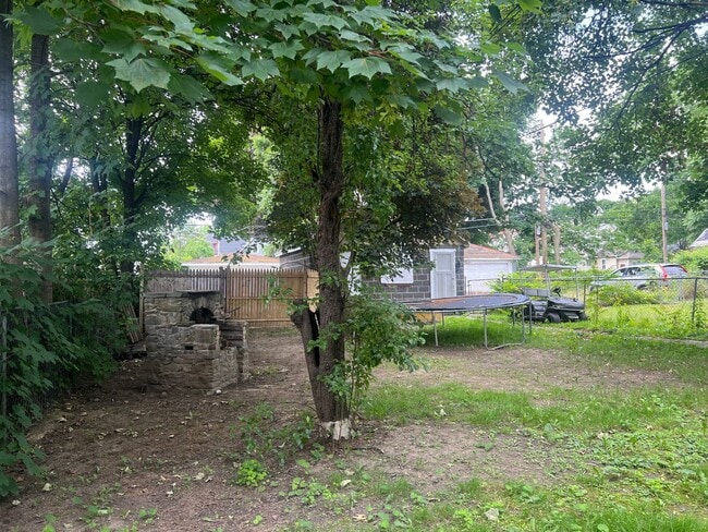 Building Photo - 175 Avenue E