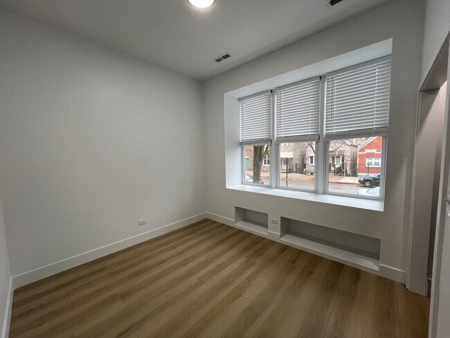 Building Photo - 2110 W 21st Pl