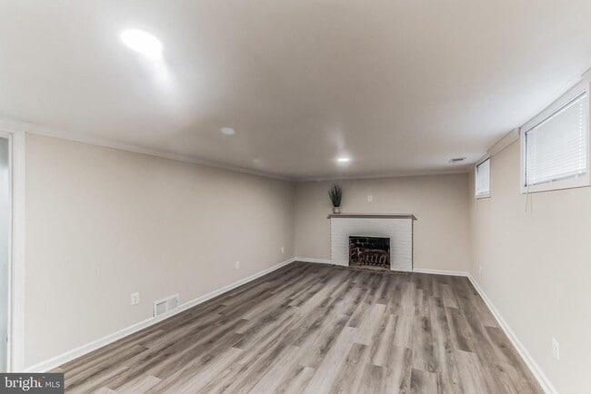 Building Photo - 440 N Nelson St