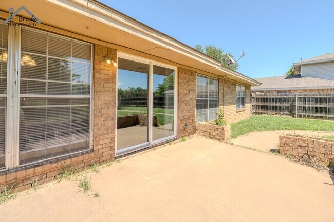 Building Photo - 1118 Crescent Ln