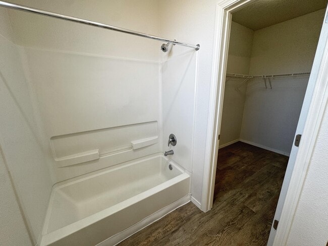 Building Photo - 1109 Meadowlark Way SE