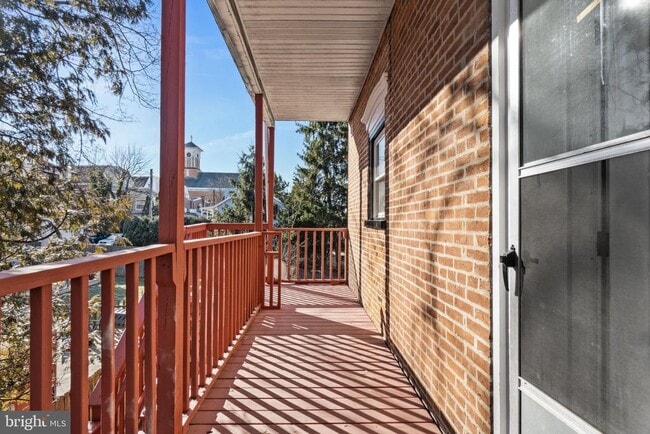 Building Photo - 148 Walnut St