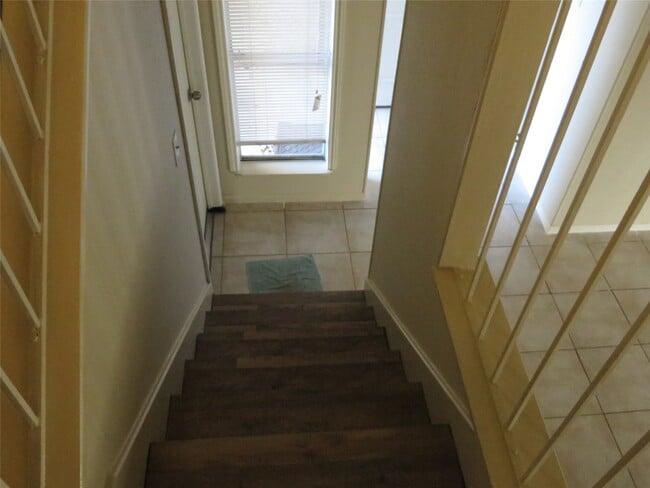 Building Photo - 4527 Terrace Manor Dr