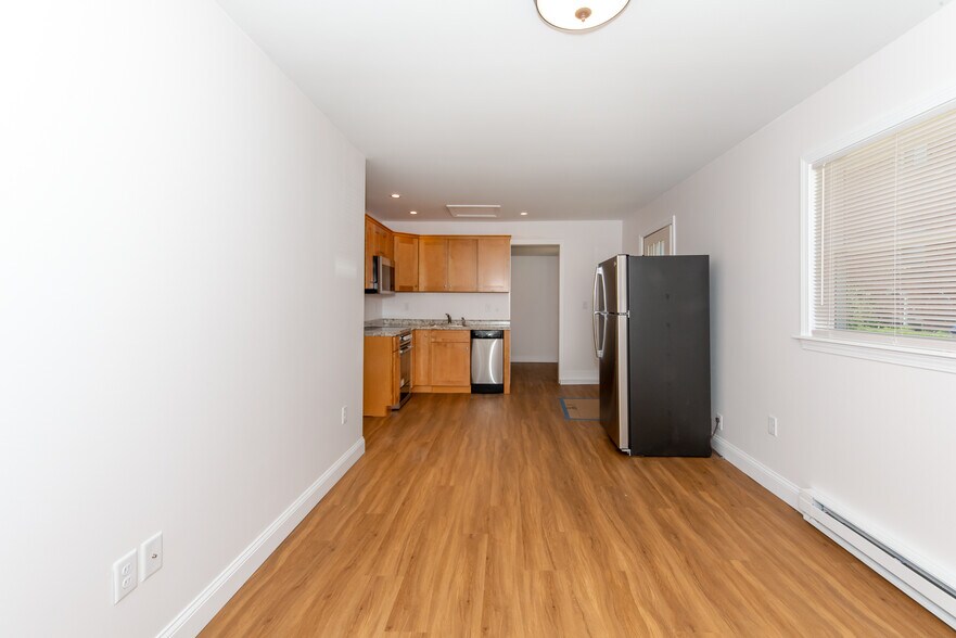 Building Photo - 43 Main St