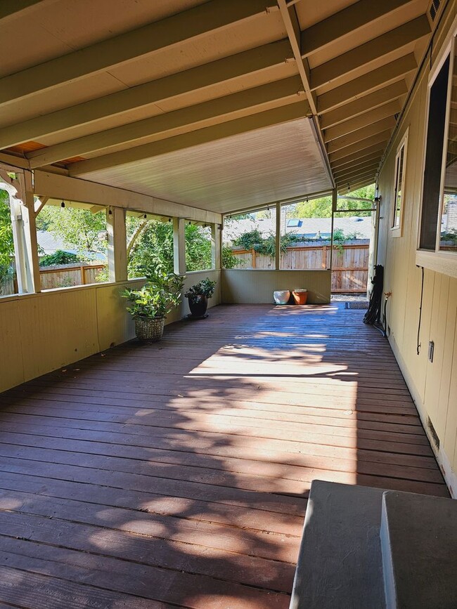 Building Photo - Charming 3 Bedroom Home Near Downtown Jacksonville