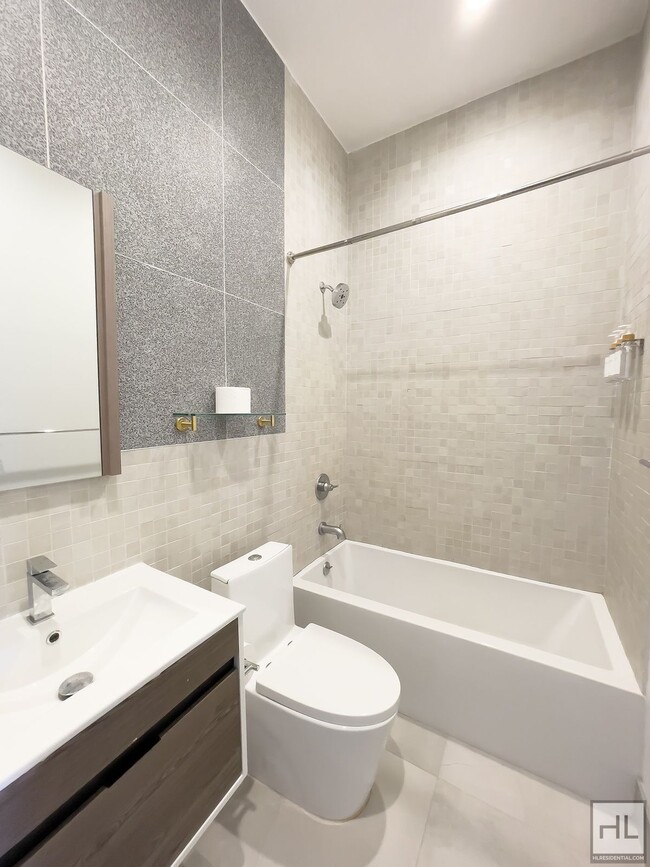 Building Photo - Upper East Side / Spacious 1-Bedroom 1-Bat...