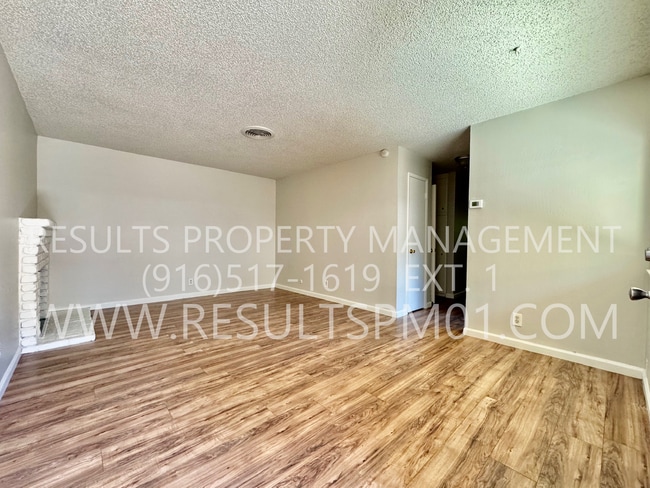 Building Photo - Spacious and Updated 3-Bedroom Duplex in Fair Oaks – Available Now!