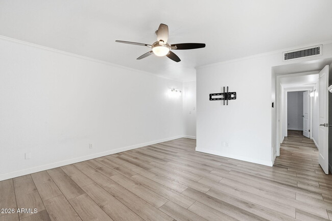 Building Photo - 2546 E Geneva Dr