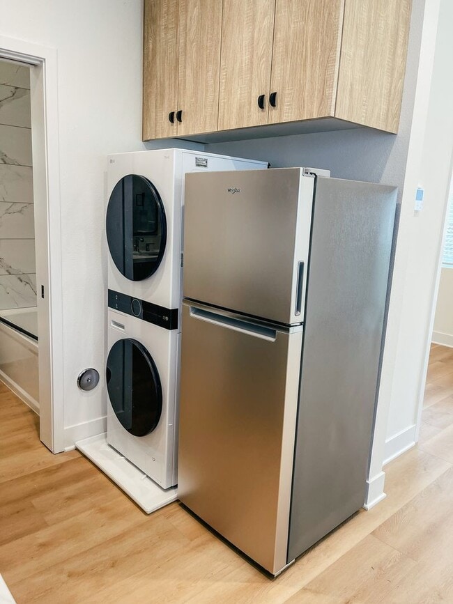 Building Photo - 204 18th St