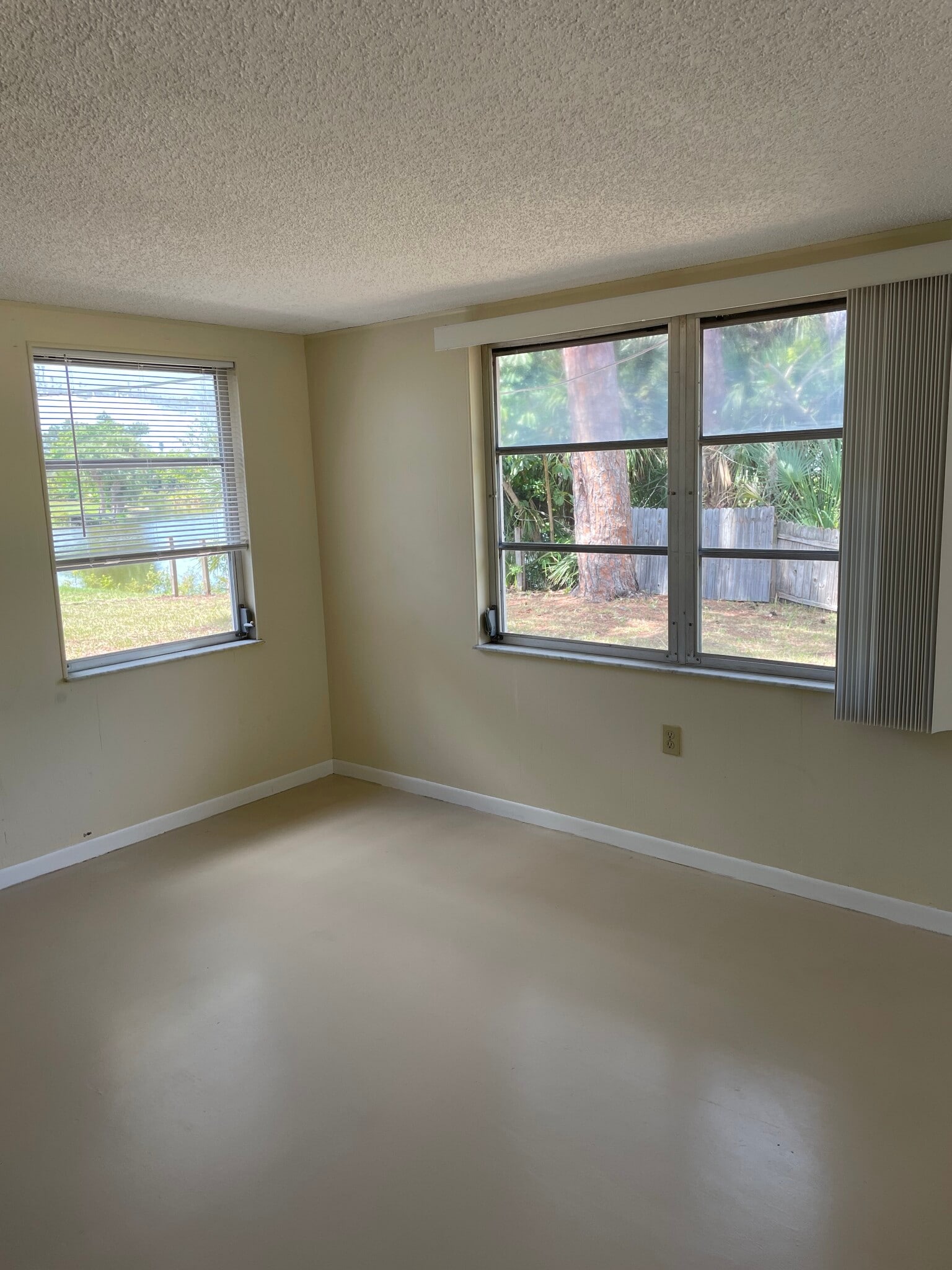 Sunroom - 6300 Mosby Pl