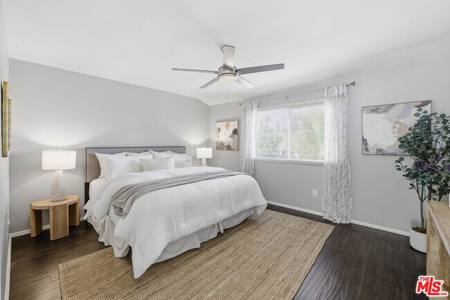 Building Photo - 5507 Bluebell Ave