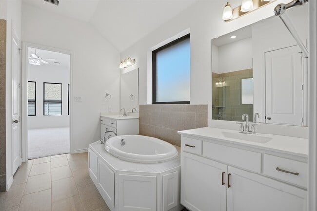 Building Photo - 537 Oakmoss St