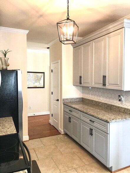 Building Photo - 7571 Villa Ct