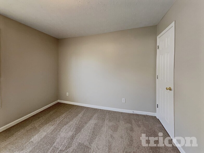 Building Photo - 2143 Oakland Farm Dr