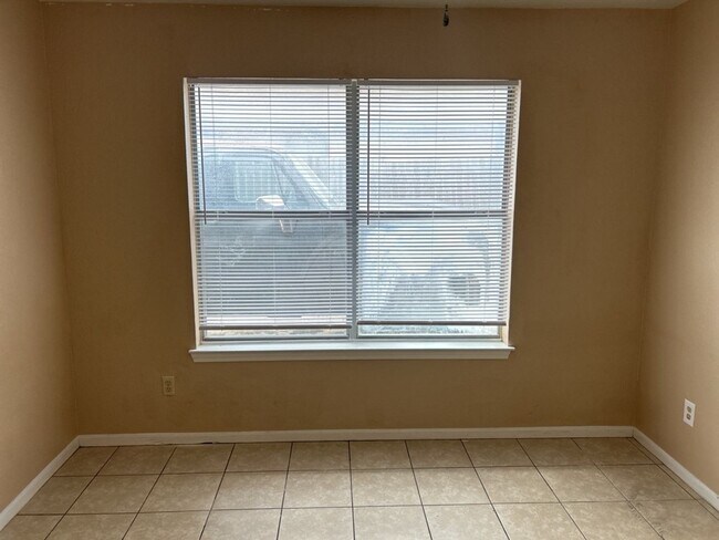 Building Photo - 2511 Bermuda Dr