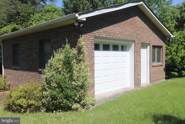 Building Photo - 1408 Pride Tree Cir