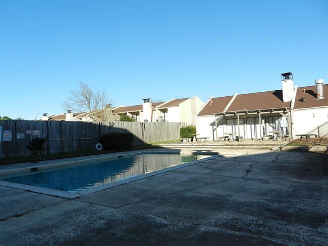 Building Photo - 10075 Westpark Dr