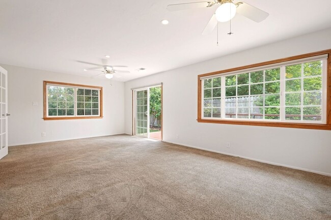 Building Photo - Charming 3-Bed, 2-Bath Home for Rent in Go...