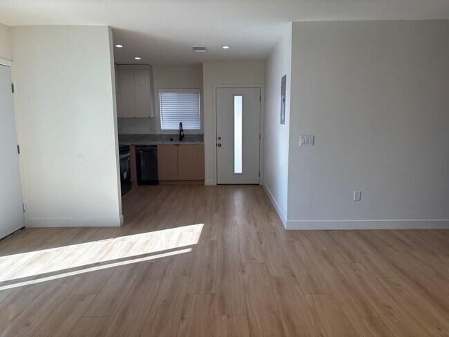 Building Photo - 11248 Lull St