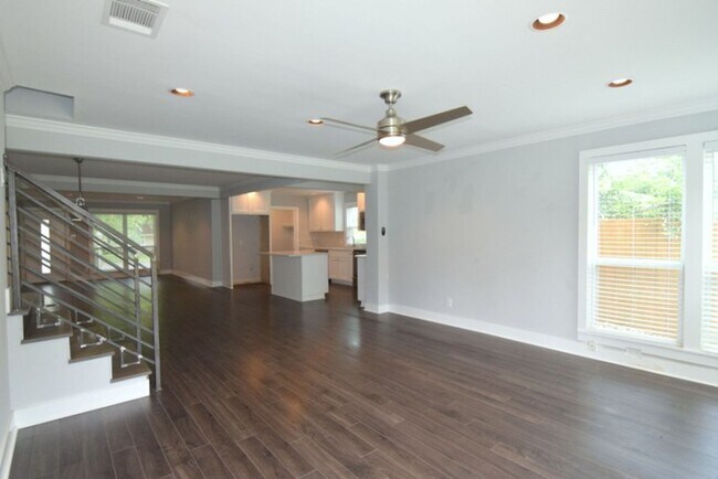 Building Photo - 7513 Carriage Dr