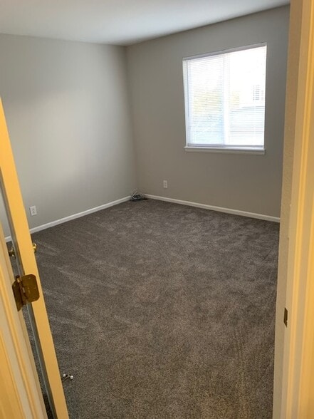 Building Photo - 433 W 91st Cir