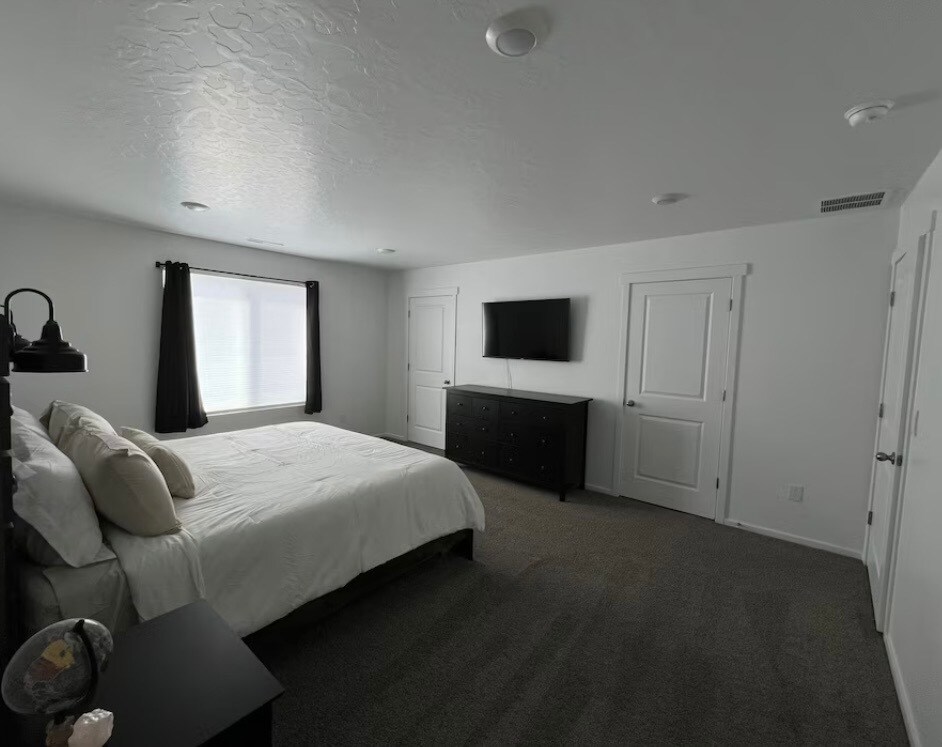 Master bedroom with 2 separate walk in closets - 986 E Manifest Ln