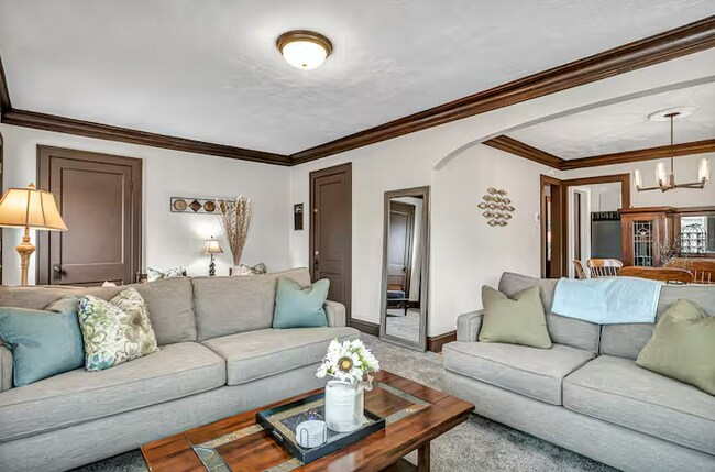 Building Photo - 817 Bell Ave