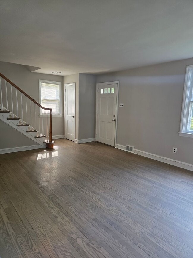 Building Photo - McDaniel Heights Single Family Home