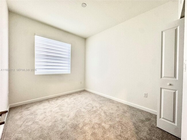 Building Photo - 1116 SE 3rd Terrace