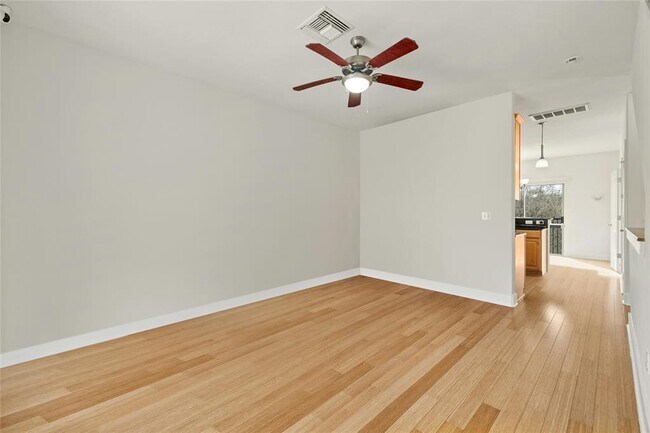 Building Photo - 13420 Lyndhurst St