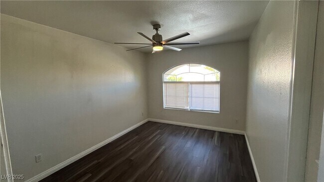 Building Photo - 537 Fiddlehead Ave